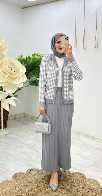 الطقم المكون من قطعتين